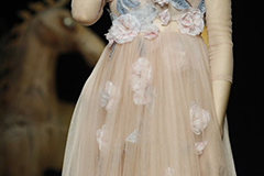 Vilka tygapplikationer är broderiprocessen lämpliga för?